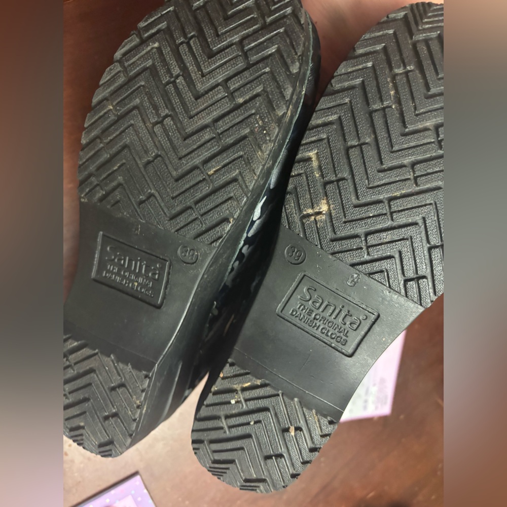 Woman’s sanita size 39 mule clogs nurse work raving camouflage shiny slip ins - Picture 6 of 6